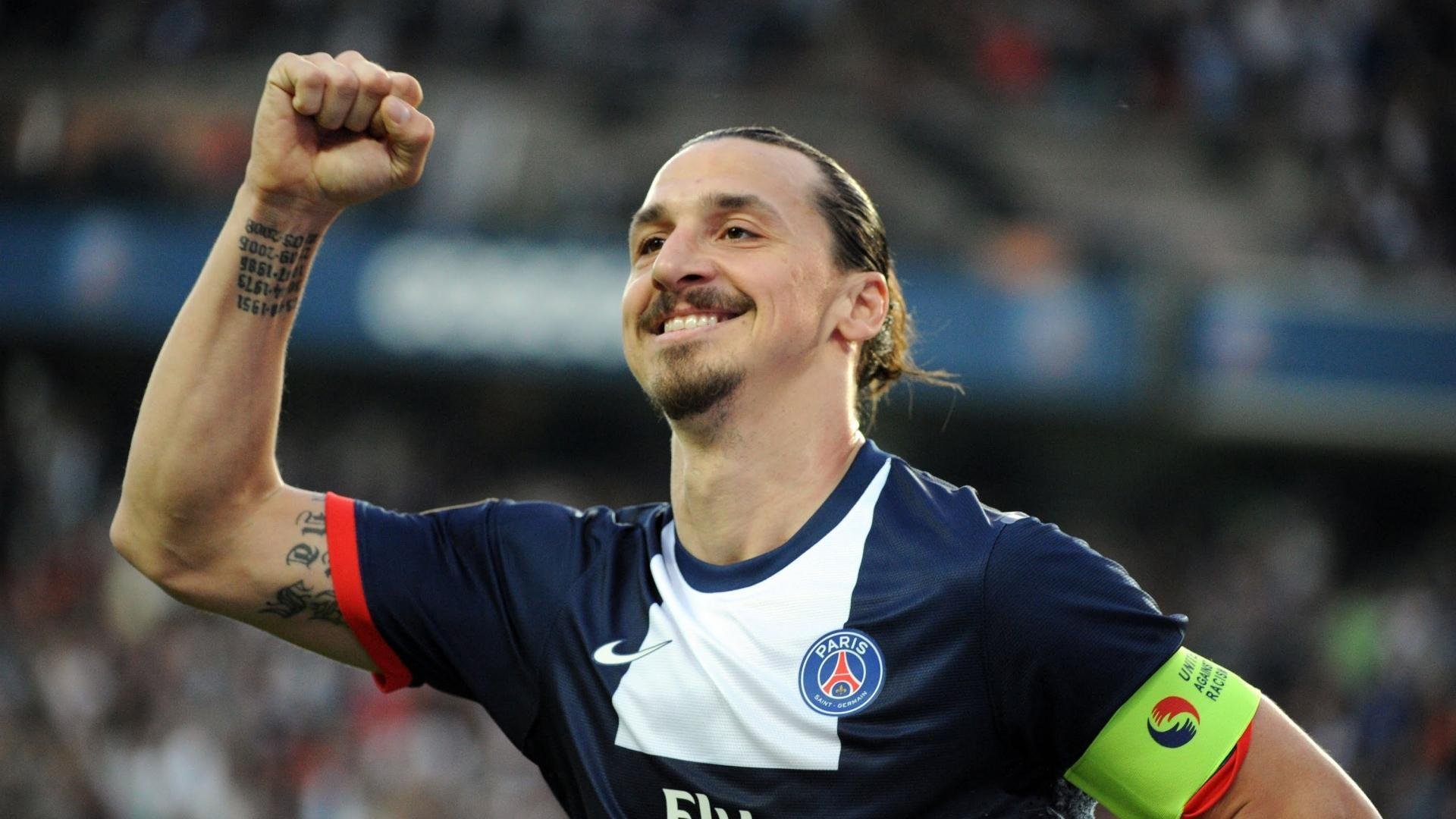 梅西第八次荣膺金球奖 刷新历史纪录再创足坛传奇